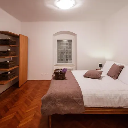 Piazza Dei Signori Penthouse * 스플리트