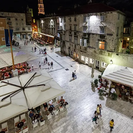 Piazza Dei Signori Penthouse 아파트
