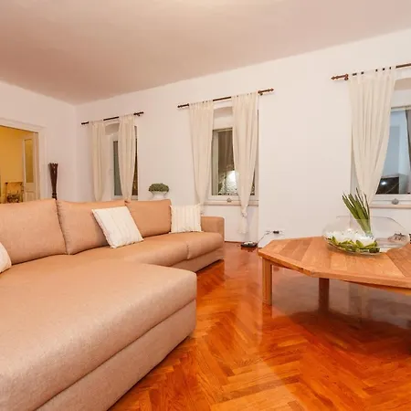 Piazza Dei Signori Penthouse * 스플리트