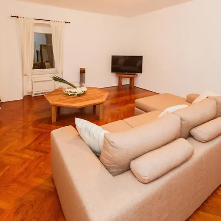 Piazza Dei Signori Penthouse 아파트