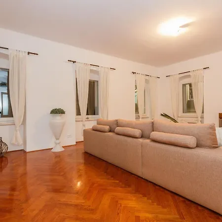 Piazza Dei Signori Penthouse 아파트