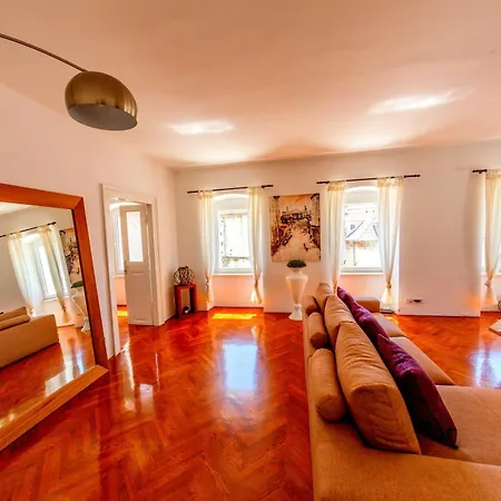 아파트 Piazza Dei Signori Penthouse 스플리트