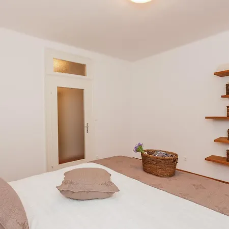 Piazza Dei Signori Penthouse 아파트 *