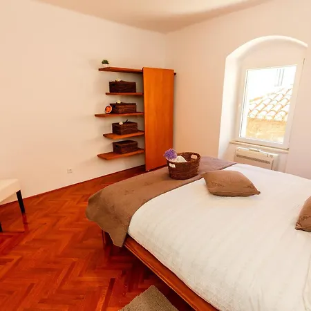 Piazza Dei Signori Penthouse 아파트 *