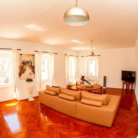 아파트 Piazza Dei Signori Penthouse *