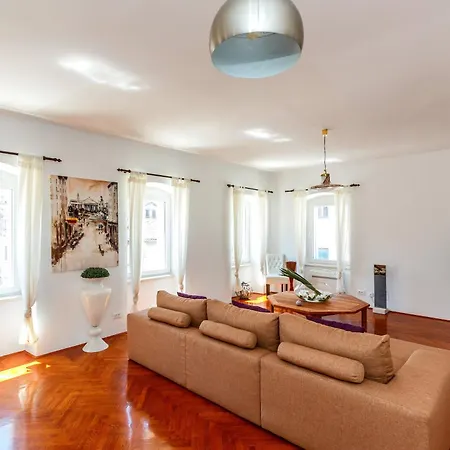 Piazza Dei Signori Penthouse * 스플리트