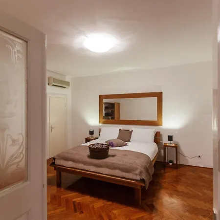 Piazza Dei Signori Penthouse 아파트