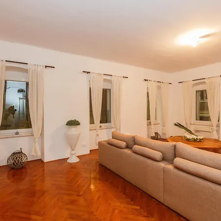 아파트 Piazza Dei Signori Penthouse