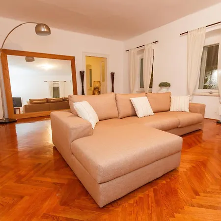 Piazza Dei Signori Penthouse * 스플리트