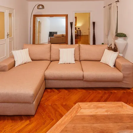 Piazza Dei Signori Penthouse * 스플리트